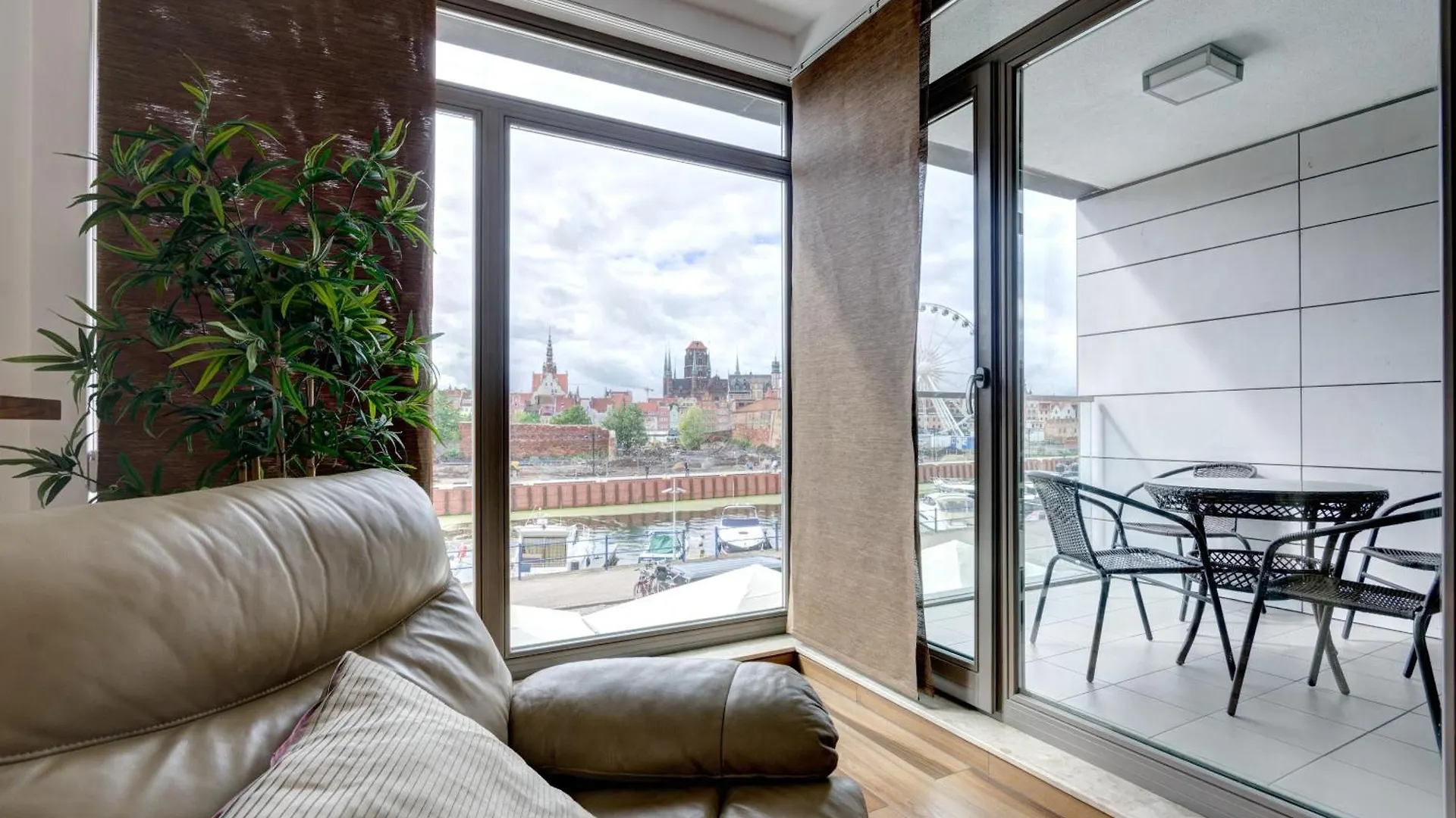 Modern Dom & House Apartments In Gdansk With Pool And Gym