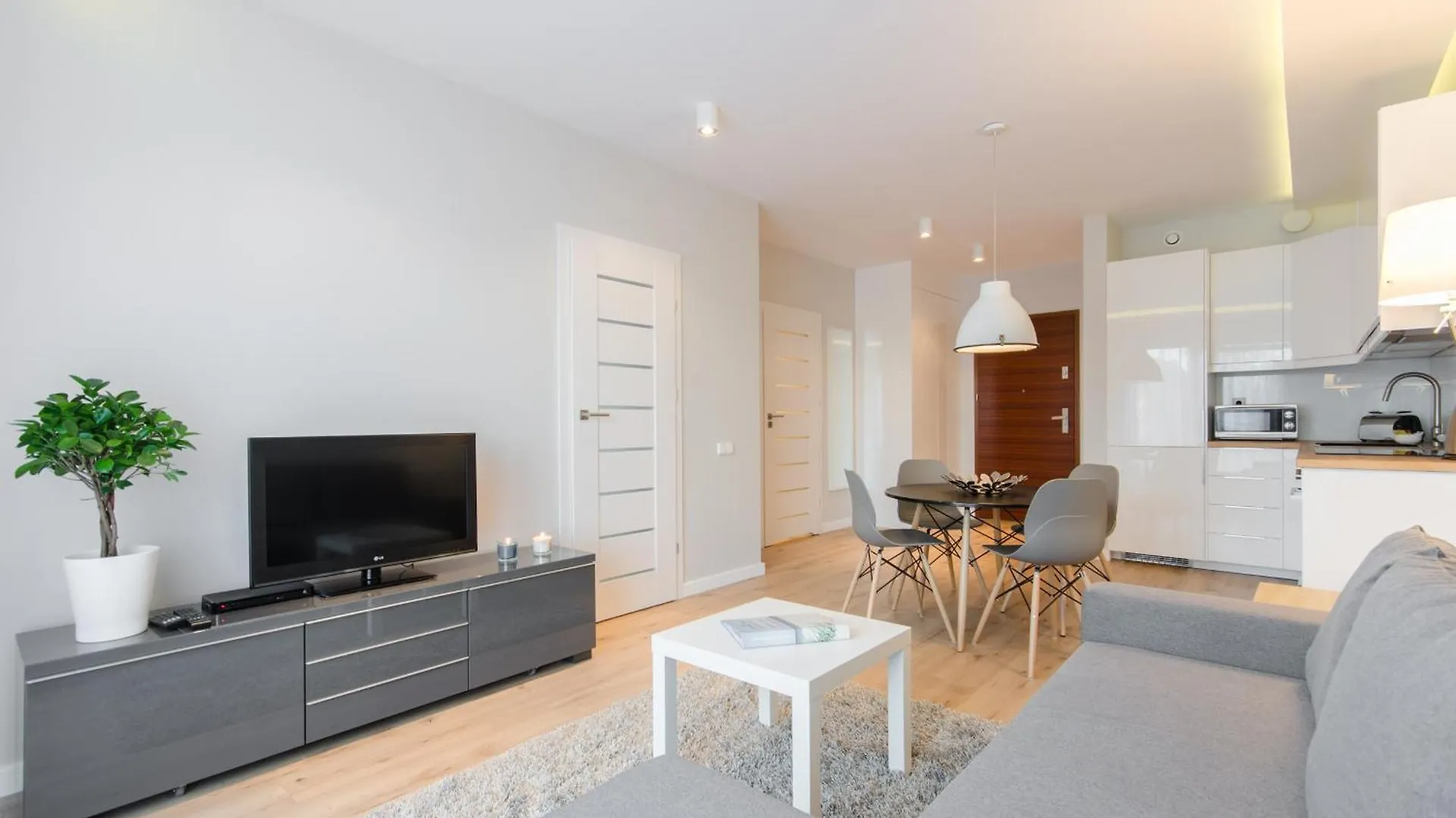 Modern Dom & House Apartments In Gdansk With Pool And Gym