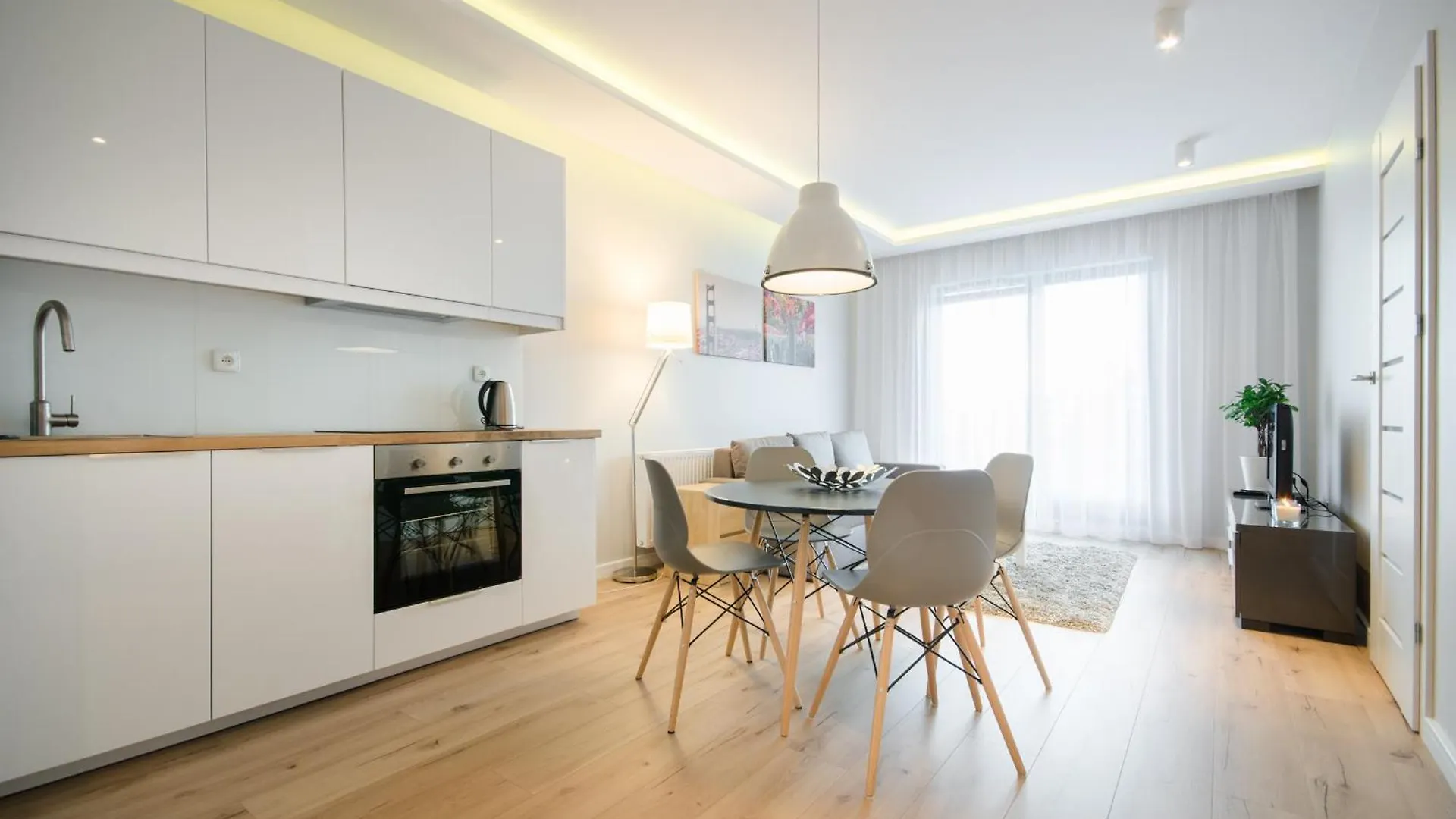 Modern Dom & House Apartments In Gdansk With Pool And Gym