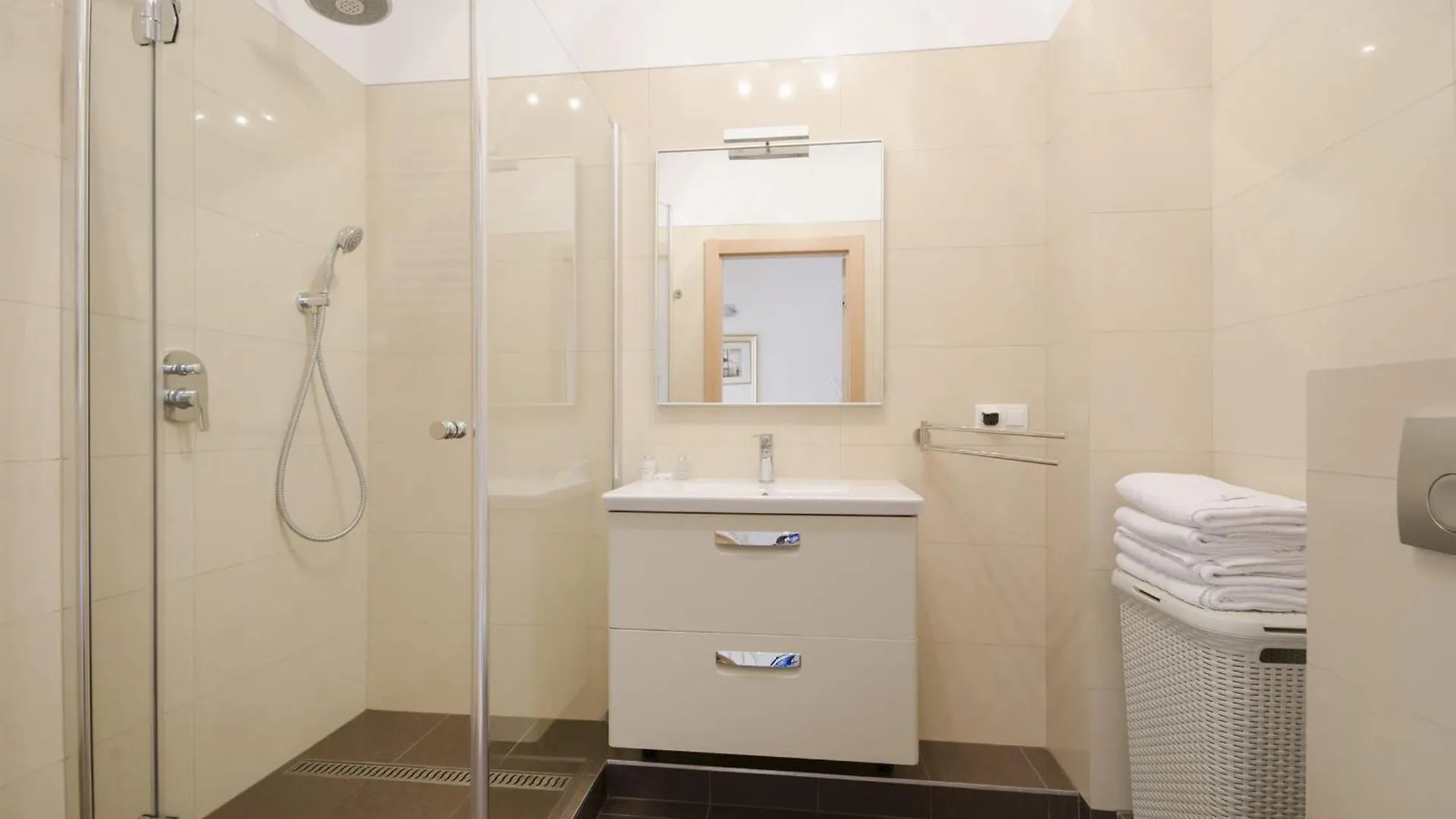 Modern Dom & House Apartments In Gdansk With Pool And Gym