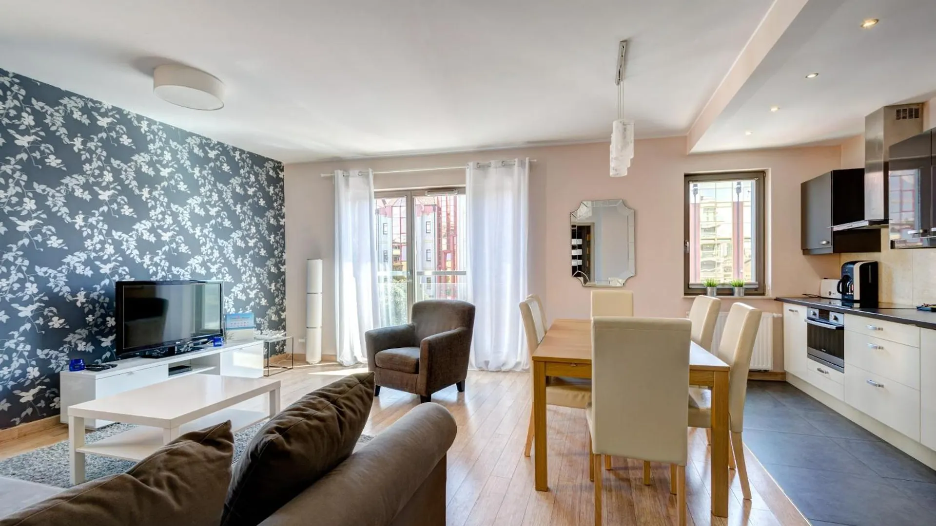 Modern Dom & House Apartments In Gdansk With Pool And Gym Poland